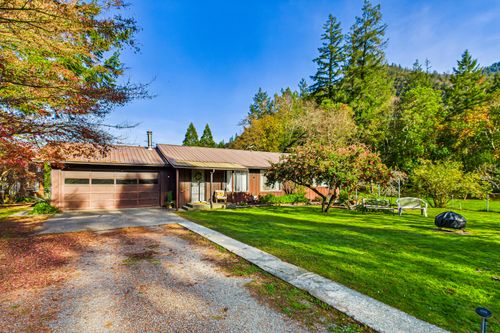 41 Blue Jay Ln, Willow Creek, CA, 95573-9827 | Card Image