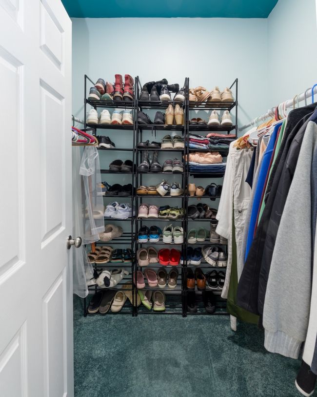 Walk-in closet | Image 13