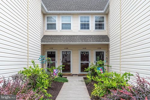 127 Horseshoe Dr, QUAKERTOWN, PA, 18951-2462 | Card Image