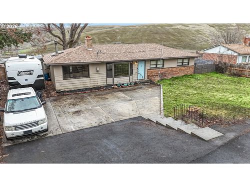11 Ne Nelson Dr, Pendleton, OR, 97801-3460 | Card Image