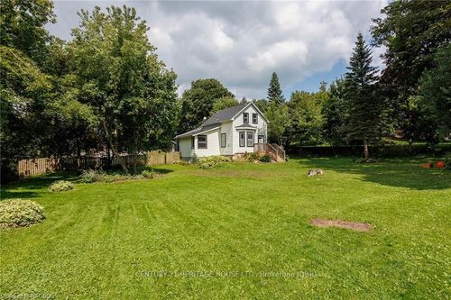 117 Centre St, Holstein, ON, N0G2A0 | Card Image