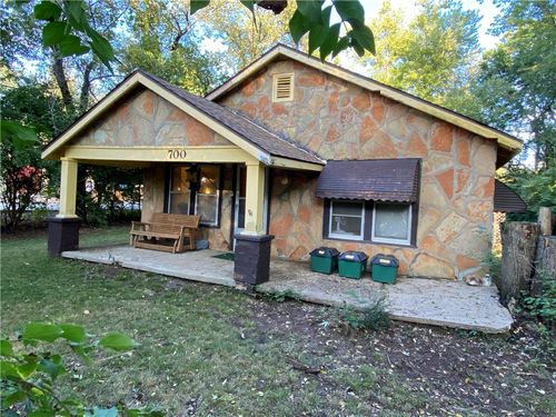 700 S Church Ave, Fayetteville, AR, 72701-6556 | Card Image