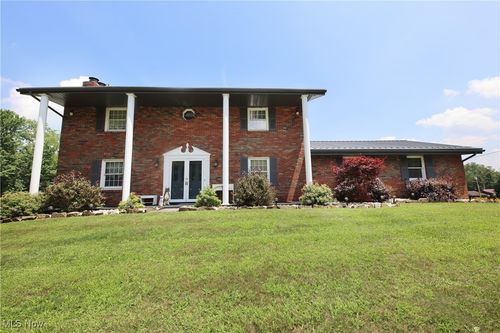 27 Robinson Ln, Weirton, WV, 26062-5533 | Card Image