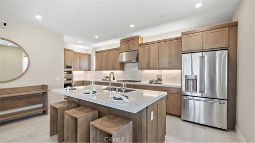 924 Chinon, Irvine, CA, 92618-5911 | Card Image