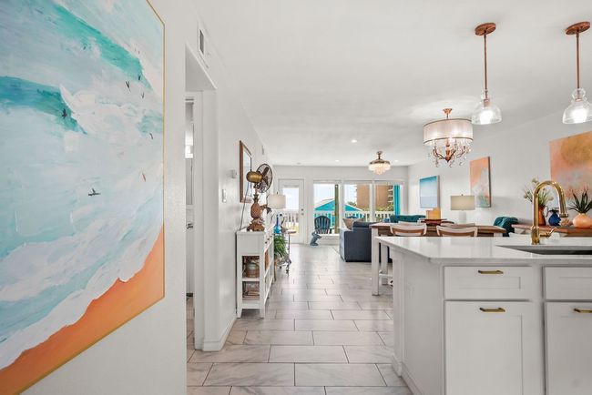 Gorgeous entry with ocean view | Image 7