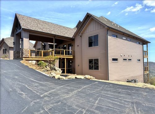 22a-142 Crescent Ln, Sugar Mountain, NC, 28604 | Card Image