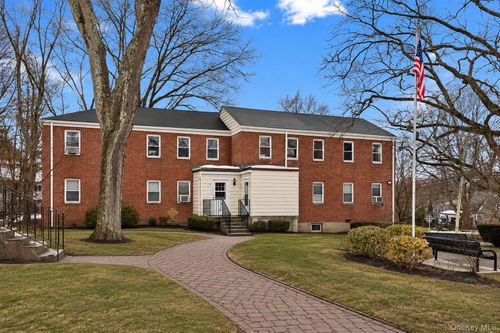 2j-73 Broadway, Pleasantville, NY, 10570-1701 | Card Image