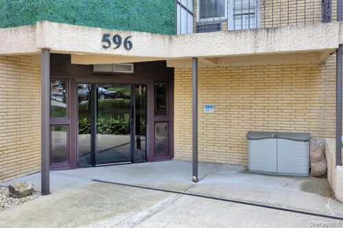 apt-10b-596 Broadway, Lynbrook, NY, 11563-3907 | Card Image