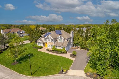 1 Holly Ct, Miller Place, NY, 11764-3034 | Card Image