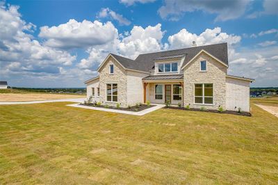 View of front of house with a front lawn | Image 1