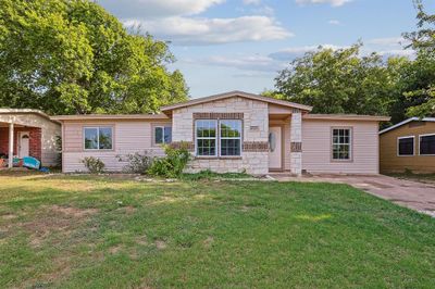 Single story home featuring a front yard | Image 1