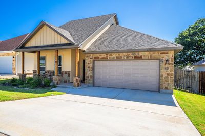 230 Riley Lane, Home with 2 bedrooms, 2 bathrooms and 2 parking in Fredericksburg TX | Image 2