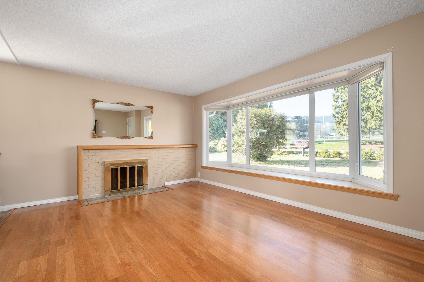 1805 W 15 Th Street, House other with 3 bedrooms, 1 bathrooms and 4 parking in North Vancouver BC | Image 4