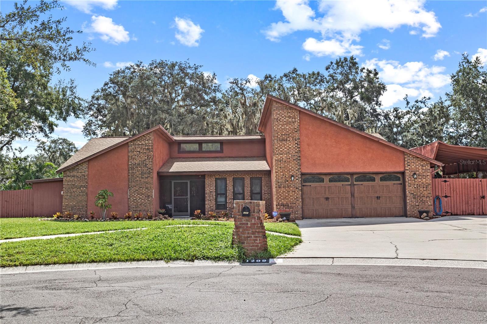 Moondale Ct, Valrico, FL 33596