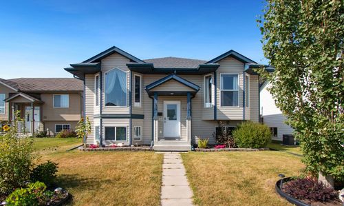 40 Douglas Close, Penhold, AB, T0M0B7 | Card Image