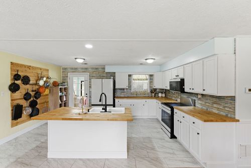 10494 Mckee Rd, Berea, KY, 40403 | Card Image