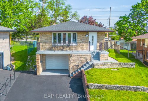 35 Hillsborough Cres, Kitchener, ON, N2E1J5 | Card Image