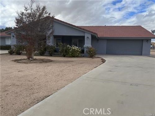 6818 Kittyhawk Ave, Hesperia, CA, 92345-5767 | Card Image