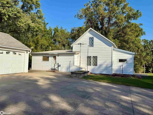 805 Grant St, Beacon, IA, 52534-7710 | Card Image