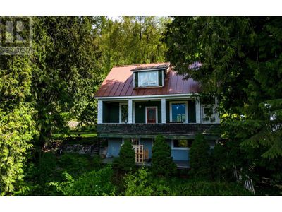 129 Maple St, House other with 3 bedrooms, 2 bathrooms and 1 parking in Revelstoke BC | Image 1