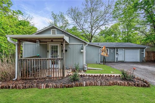 131 N Garfield Ave, Bonner Springs, KS, 66012-1419 | Card Image