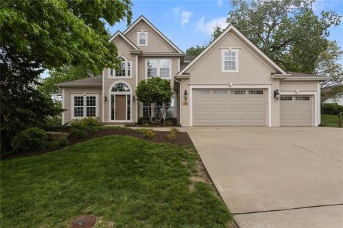 10200 Magnolia Ln, Parkville, MO, 64152-4985 | Card Image