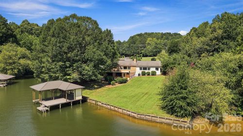 4830 N Center St, Hickory, NC, 28601-9373 | Card Image