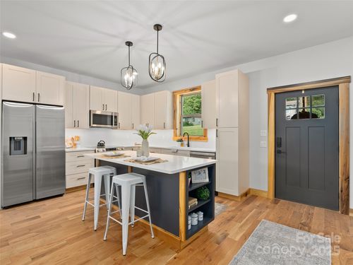 292 County Rd, Waynesville, NC, 28785-9317 | Card Image