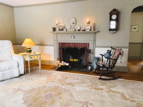 10 Phillips St, Red Hook, NY, 12571-1513 | Card Image