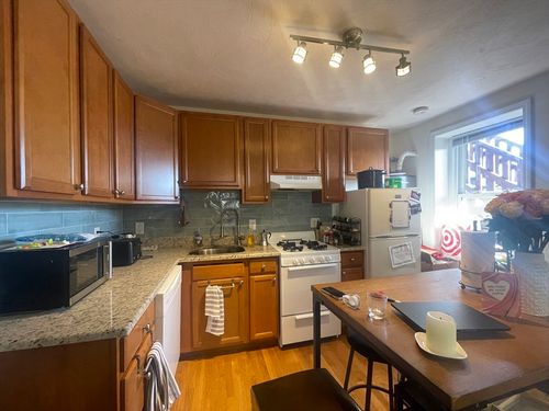 3r-1056 Cambridge St, Cambridge, MA, 02141 | Card Image