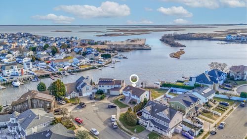 4068 Darby Ln, Seaford, NY, 11783-3633 | Card Image