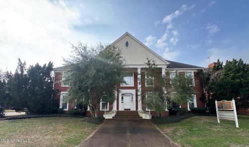 17 Northtown Dr, Jackson, MS, 39211-3016 | Card Image