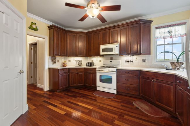 225 Hilltop Rd, Home with 3 bedrooms, 3 bathrooms and null parking in East Bernstadt KY | Image 9
