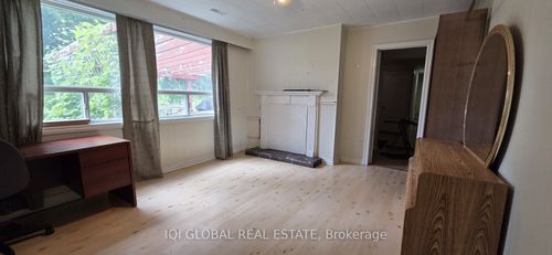 2608 Islington Ave, Etobicoke, ON, M9V2X3 | Card Image