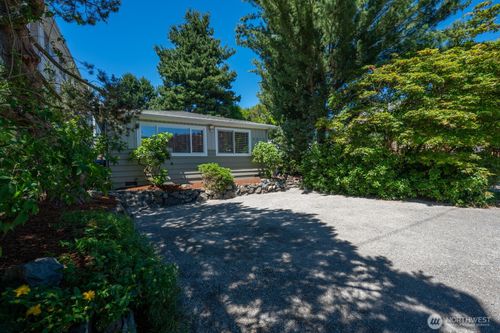 9515 Linden Avenue N, Seattle, WA, 98103 | Card Image