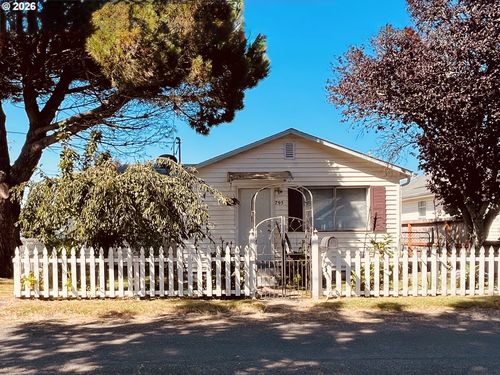 795 Laurel Ave, Reedsport, OR, 97467 | Card Image