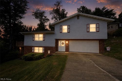2 Franklin Dr, Bridgeport, OH, 43912-1408 | Card Image