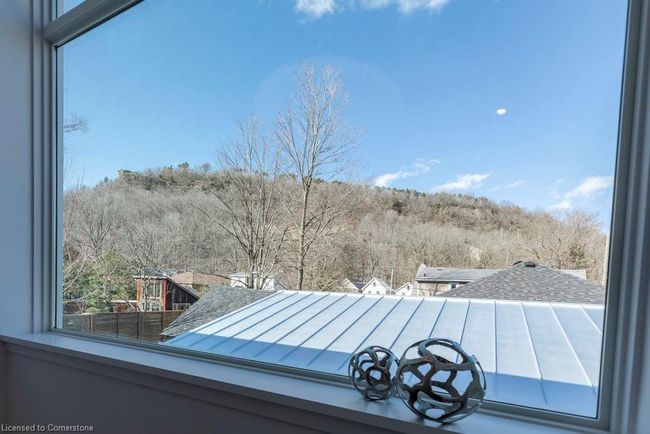 315 Park St W, House other with 5 bedrooms, 3 bathrooms and 2 parking in Dundas ON | Image 15