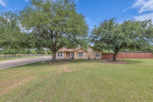 261 Rabbit Hl, House other with 3 bedrooms, 2 bathrooms and null parking in Lorena TX | Image 24