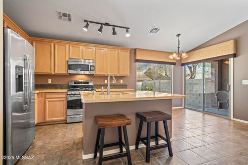 2115 E Calle Gran Desierto, Tucson, AZ, 85706-5276 | Card Image