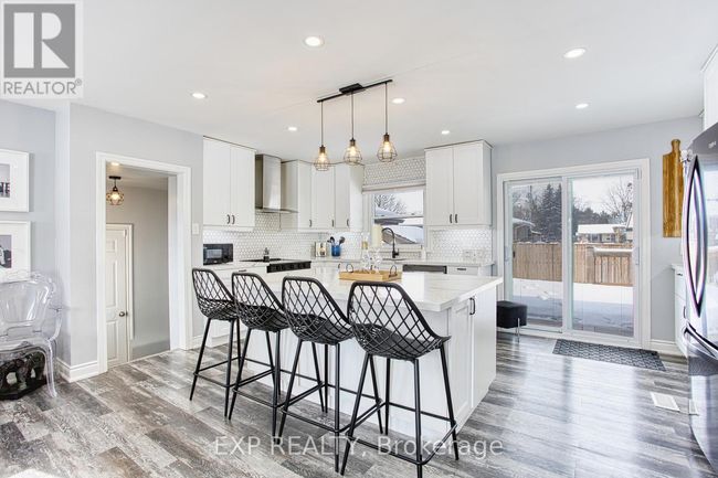 4382 Central Avenue, House other with 5 bedrooms, 2 bathrooms and 5 parking in Lincoln (Beamsville) ON | Image 6