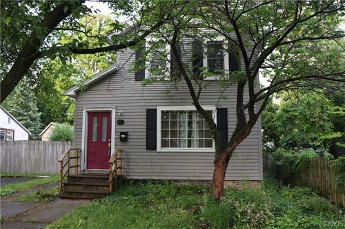 407 Walnut St, Fayetteville, NY, 13066-2135 | Card Image