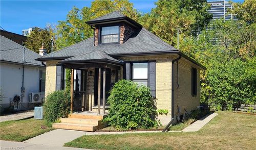 2 Esson St, Kitchener, ON, N2M2T9 | Card Image