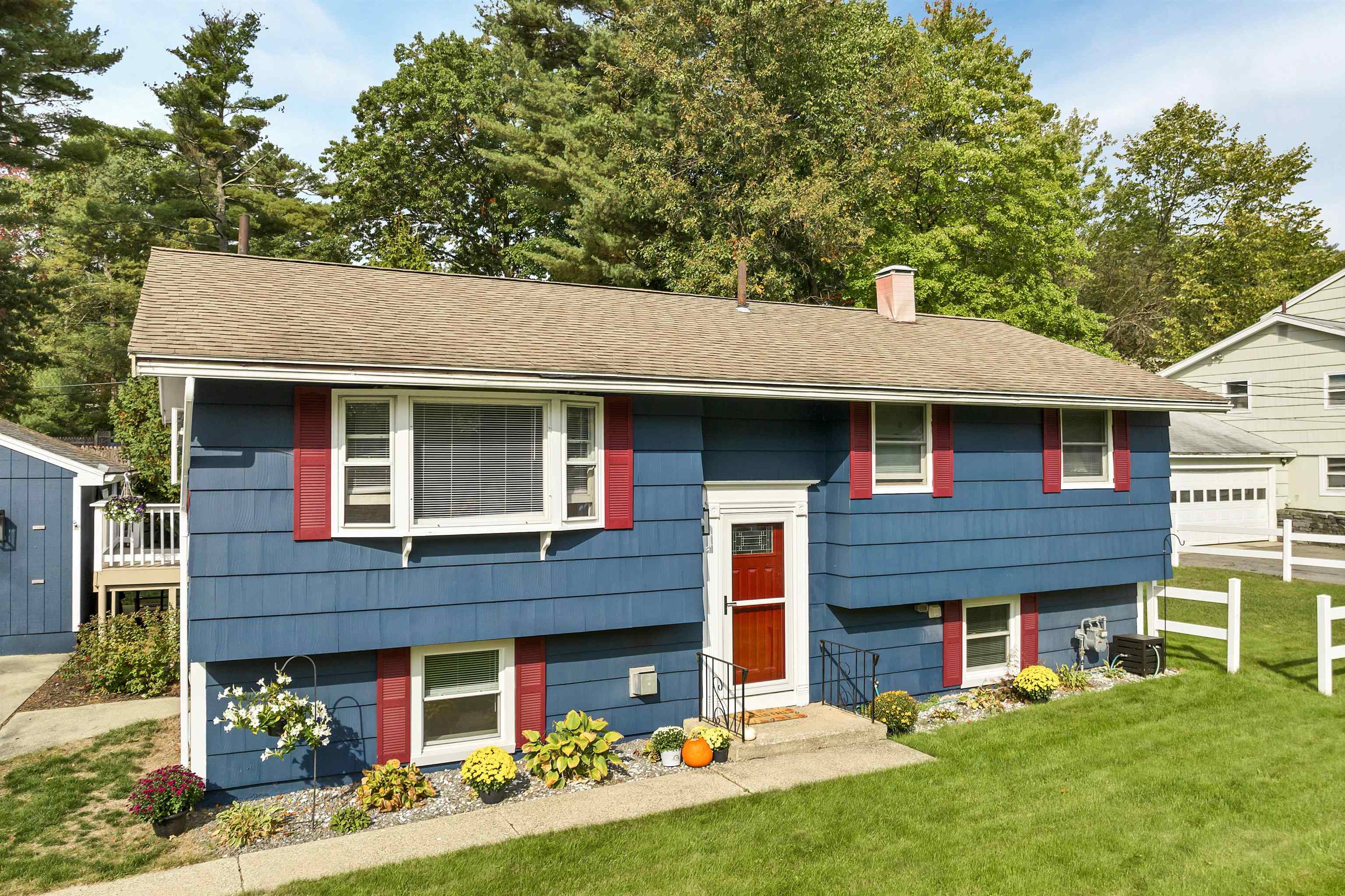Langholm Dr, Nashua, NH 03062