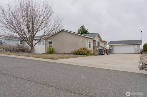 6402 Horizons Ct, Yakima, WA, 98901-7966 | Card Image