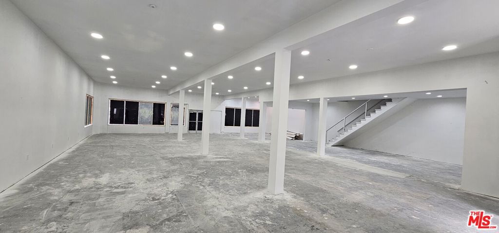 Commercial Sale in Los Angeles 3