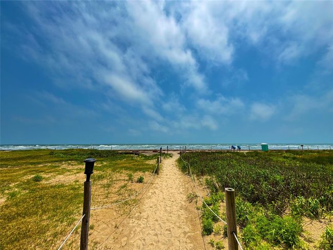 Private and direct access to the beach | Image 8