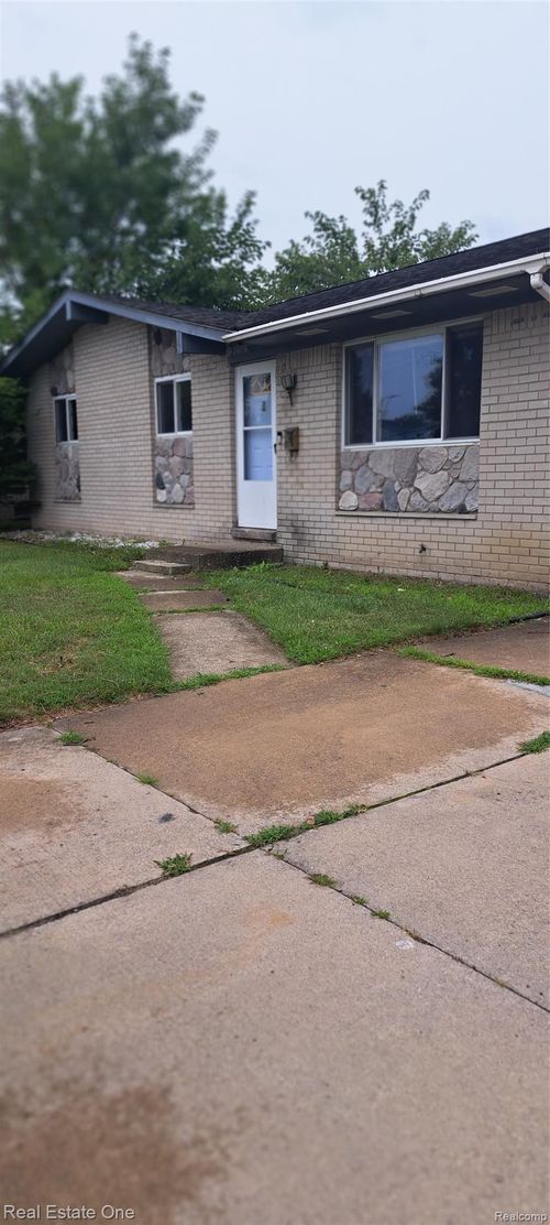 30525 Cherry Ave, Romulus, MI, 48174-3243 | Card Image