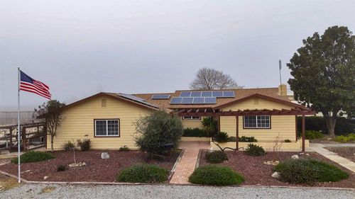 2104 W Magnolia Ave, Caruthers, CA, 93609-9737 | Card Image