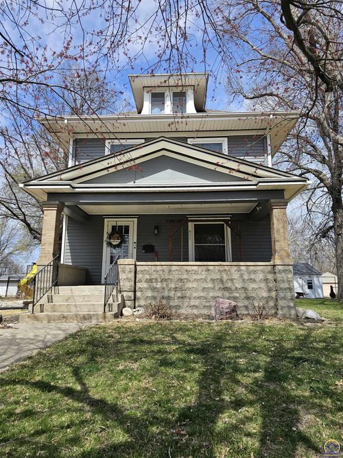 809 Castle St, Seneca, KS, 66538-1834 | Card Image